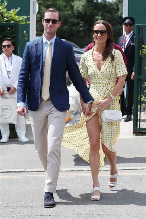 Kate Middleton S Sister Pippa Middleton Handles Wardrobe Malfunction At Wimbledon Like A Boss