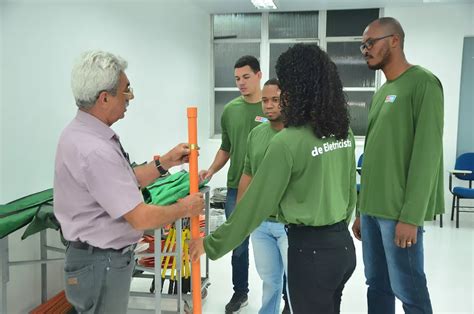 Coelba Oferece Vagas Gratuitas Para Escola De Eletricistas Em Paulo