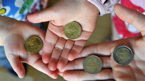 Taschengeld Wie Viel Geld Sollten Kinder Ab Wann Bekommen