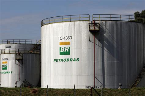 Ibovespa Fecha Em Queda De Mais De Puxado Por Petrobras D Lar Vai