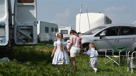 Historians debate traveller surnames origins in a new study 6