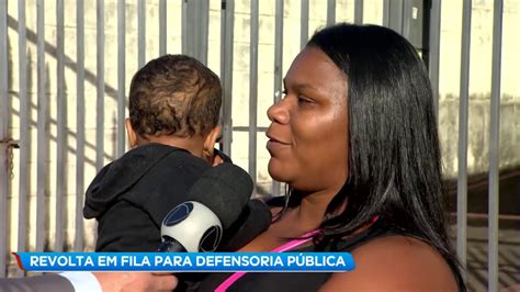 Moradores dormem em fila para conseguir defensor público YouTube