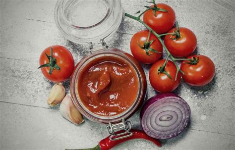 Can You Cook Onions and Garlic in Tomatoe Sauce? - KitchenMince