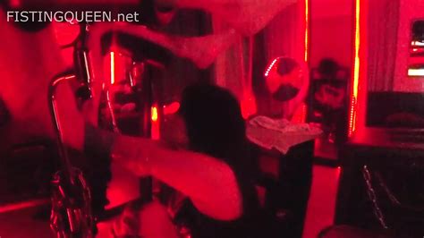 Extremes tiefes analfisting doppel anal über ellenbogen im Gynstuhl