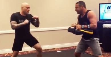 PHOTO | Joe Rogan discusses TaeKwonDo techniques in MMA | BJPenn.com