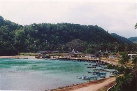 Indonesia Touristm Beach Sadeng The Estuary Of Bengawan Solo River