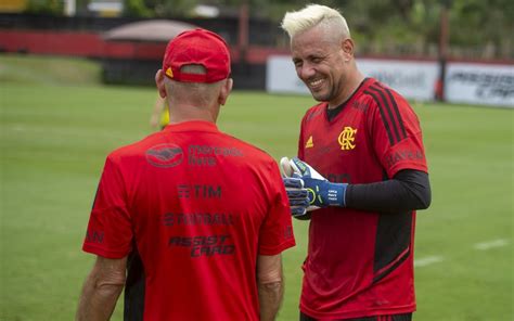 Diego Alves afirma que Flamengo une essência do futebol e deixa