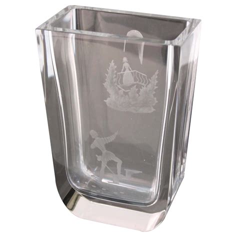 Mid Century Modern Glass Vase With Etched Romeo And Juliet Balcony Scene At 1stdibs Modern