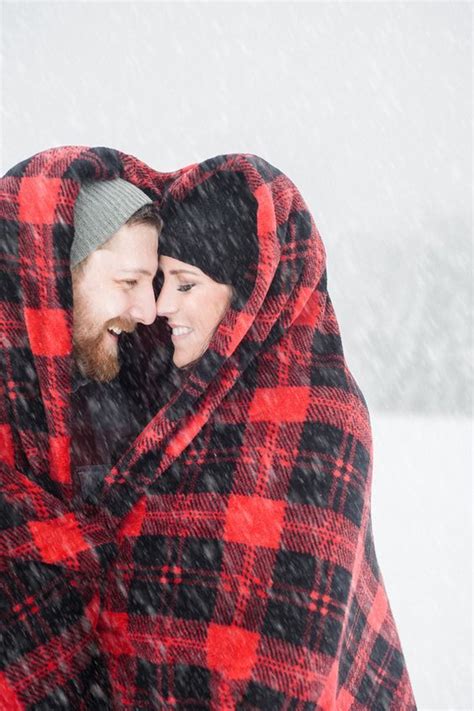 Winter Engagement Photo Ideas To Warm Your Heart Deer Pearl Flowers