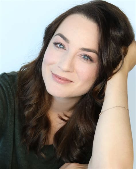 Lara Gilchrist - Biography, Height & Life Story | Super Stars Bio