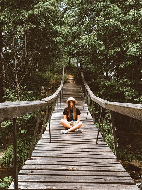 Девушка на мосту | Летние фотографии, Модная фотография на природе ...