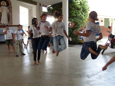 Colégio Modelo Alunos na hora do recreio