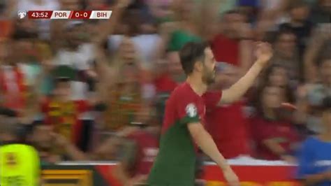 Con doblete de Bruno Fernandes Portugal venció 3 0 a Bosnia por las