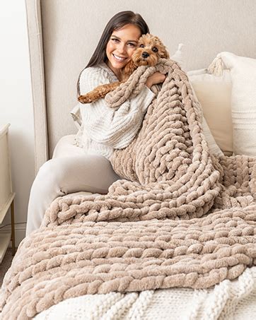 Amazon SAMIAH LUXE Chunky Knit Blanket Queen Size Brown