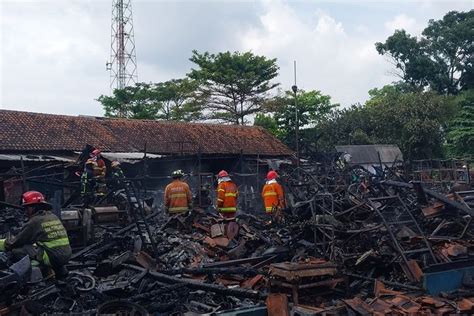 Foto 151 Kios Di Pasar Besi Dan Burung Tasikmalaya Hangus Terbakar