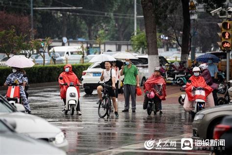 凉快啦！济南一场秋雨送走为期40天的“三伏天” 已有行人换上秋装泉城新闻大众网