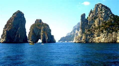 Isla de Capri -Italia tour | Italy summer, Outdoor, Water