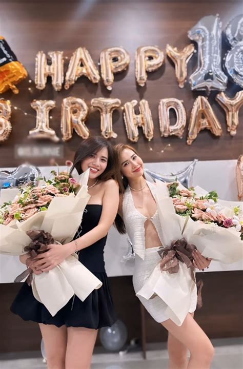 Mẹ đơn thân hot nhất nhì vũ trụ VTV diện đồ ngày càng hở bạo đón sinh nhật với áo hờ hững chỉ