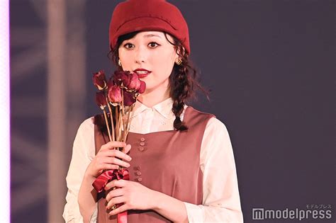 福原遥、レトロ赤ワンピで可愛らしさ全開＜tgc2020a／w Online＞ モデルプレス