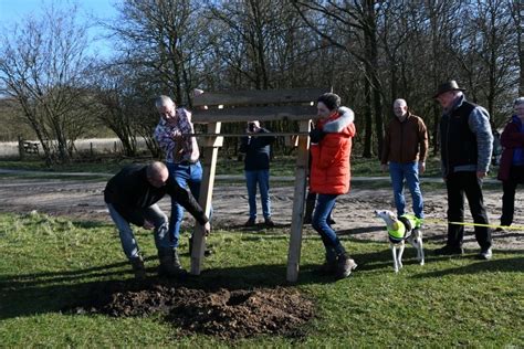 Plaatsen Zeven Bankjes Langs Routes Wandelen In Westerwolde Van Start