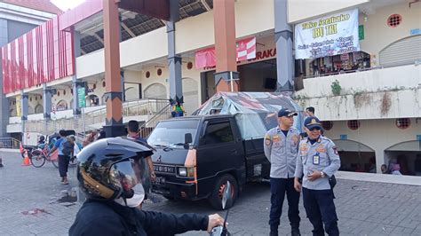 Bikin Berantakan Dishub Solo Tertibkan Kendaraan Yang Parkir