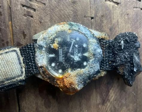 Un Surfeur Trouve Une Rolex En Tat De Marche Au Fond De L Oc An