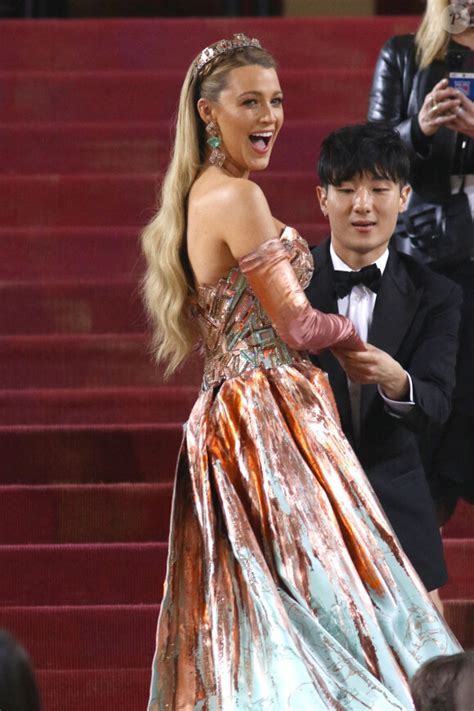 Blake Lively Absente Du Met Gala Ans La Maman De Enfants