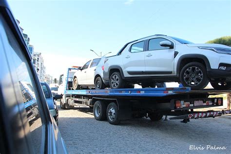 Pol Cia Remove Ve Culos Estacionados Irregularmente Na Praia Do Mar