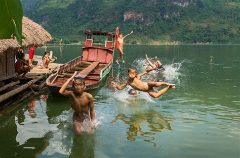 Tắm Sông Nhảy Dây Travel Vietnam Childhood Children Swimming