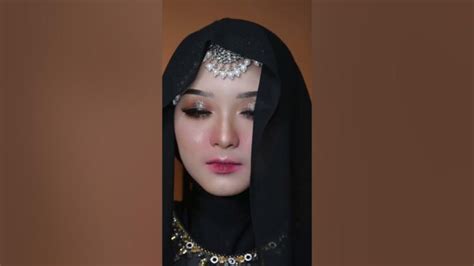 3 Hot Sexy Falshinta TV Bikini Pics