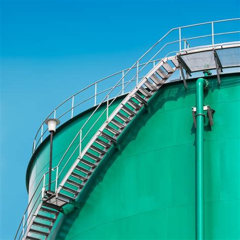 Premium Photo | Oil storage tank