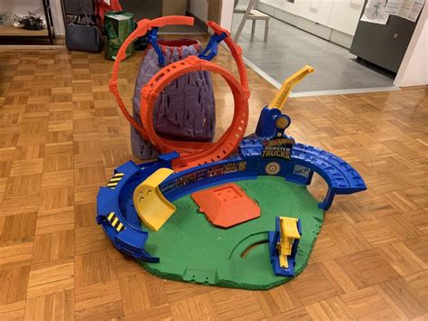 Prodajem Hot Wheels Monster Truck Vulkan