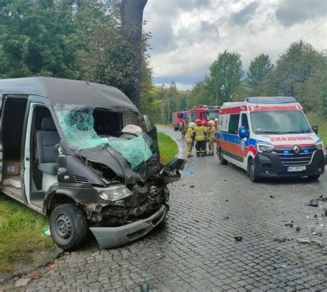 20 latek ciężko ranny po zderzeniu z ciężarówką Mężczyzna nie miał