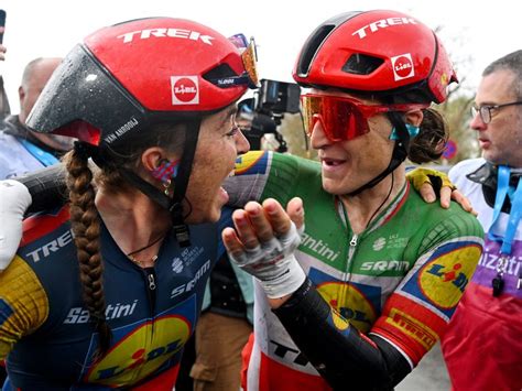 Van Anrooij Trekt Sprint Aan Ploeggenote Longo Borghini Wint Vlaanderen