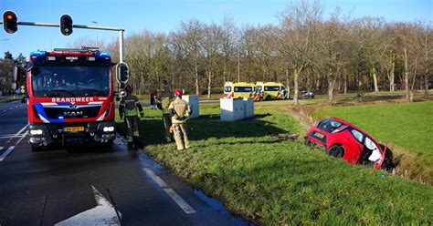 Twee Gewonden Bij Botsing Tussen Twee Autos Op Kruispunt In Heino