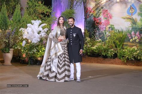 Sonam Kapoor Anand Ahuja Reception Photos Photo 11 Of 40