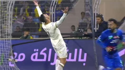 Video: Cristiano Ronaldo disallowed goal & big misses vs Al Fateh ...