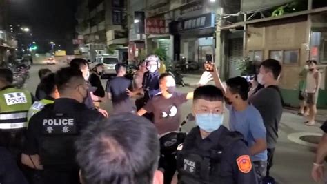 警力壓不住！三重中秋烤肉爆「21人大亂鬥」 1人濺血、記者遇襲 Ettoday社會新聞 Ettoday新聞雲