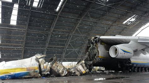 Mbetjet e avionit më të madh në botë i shkatërruar nga raketat ruse