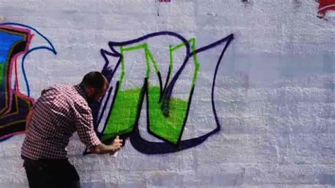 How to Draw a J in Graffiti - Howcast