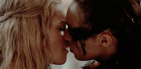 The 100 Clarke And Lexa First Kiss Episode - Decisoes Extremas