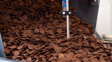 Uma das maiores fábricas de chocolate do mundo fica em Curitiba