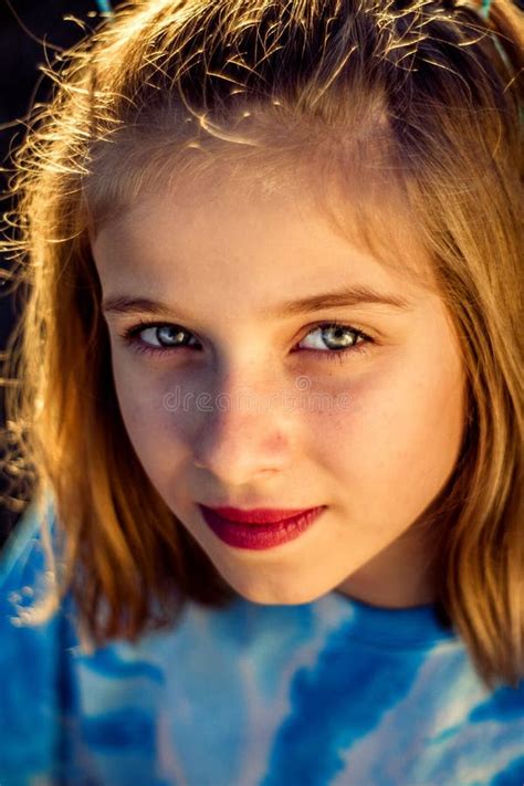 Portrait De Plan Rapproché De Lumière Naturelle De Fin De L après midi