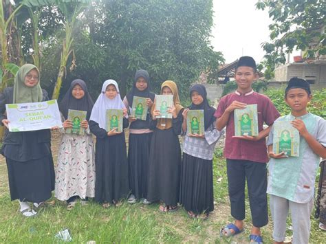 Izi Jabar Bersama Jne Express Bagikan Al Quran Untuk Madrasah Dan