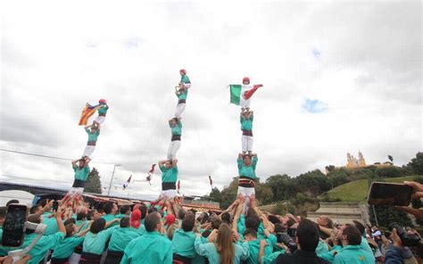 Pirámides humanas de Castellers Vilafranca se presentan en la Gran