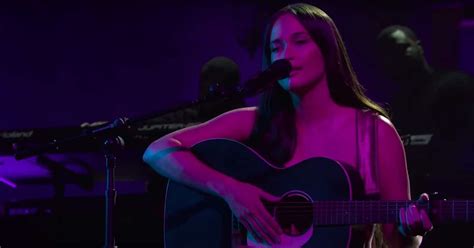 Watch Kacey Musgraves Perform 'justified' and 'camera roll' on 'SNL ...