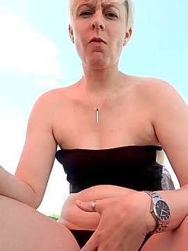 Frenkyqlux Naked Stripping On Cam For Live Sex Video Chat Gyrls