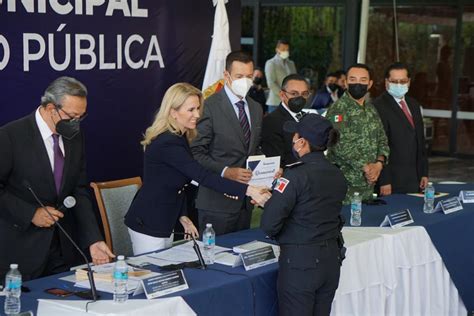 Reconoce Romina Contreras a policías de Huixquilucan con entrega de