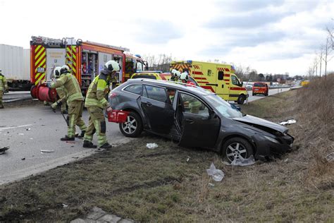 Unfall Auf B Autofahrer Schwer Verletzt Radio Dresden