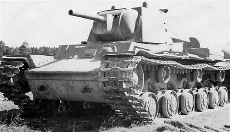 Kliment Voroshilov KV1 tank model 1940 with F-32 gun | World War Photos